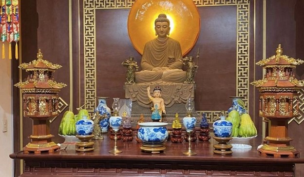 Bàn thờ Phật trong một gia đình Việt